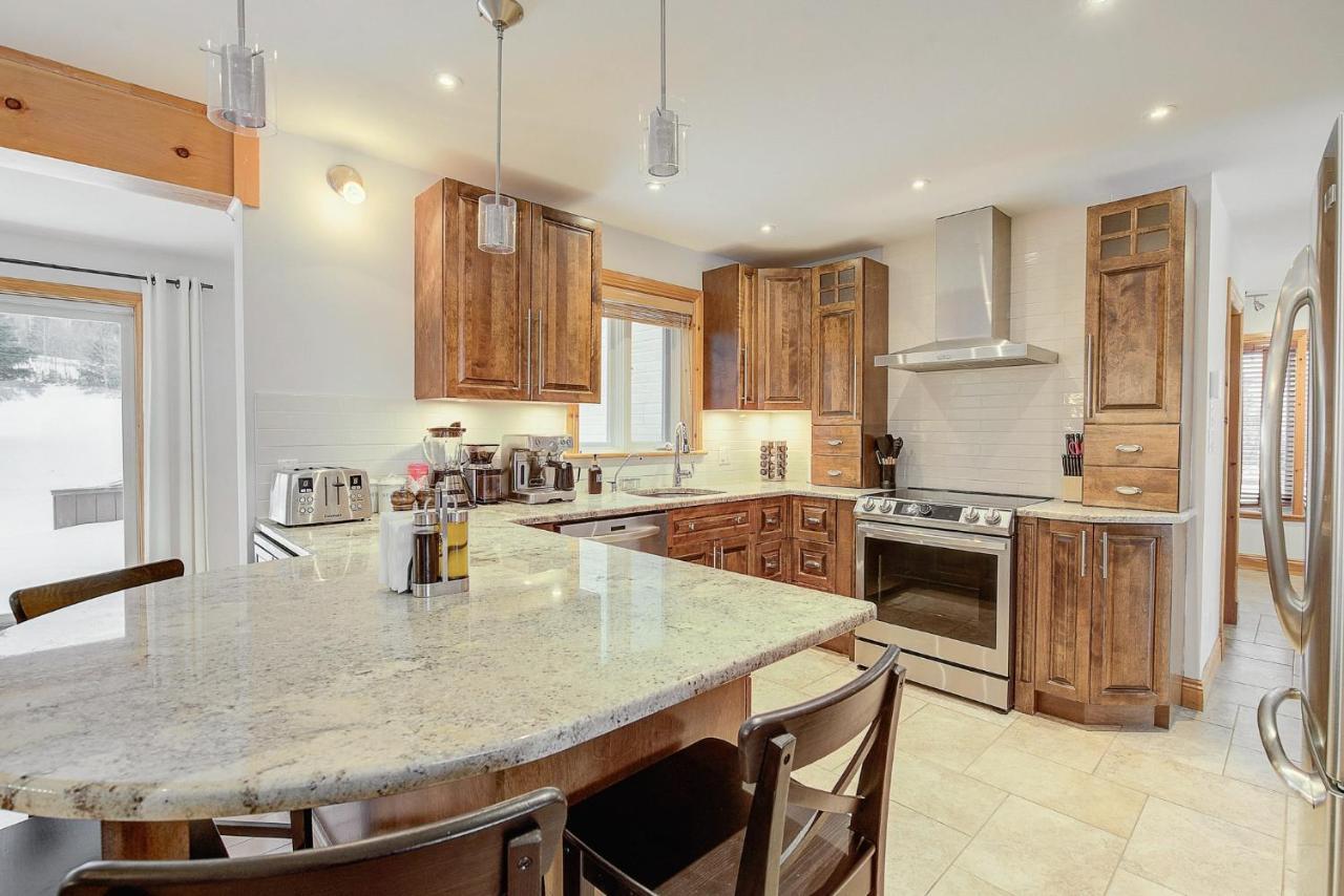 Вилла Gorgeous View 10 Min To Massif Hot Tub And Garage Бэ-Сен-Поль Экстерьер фото