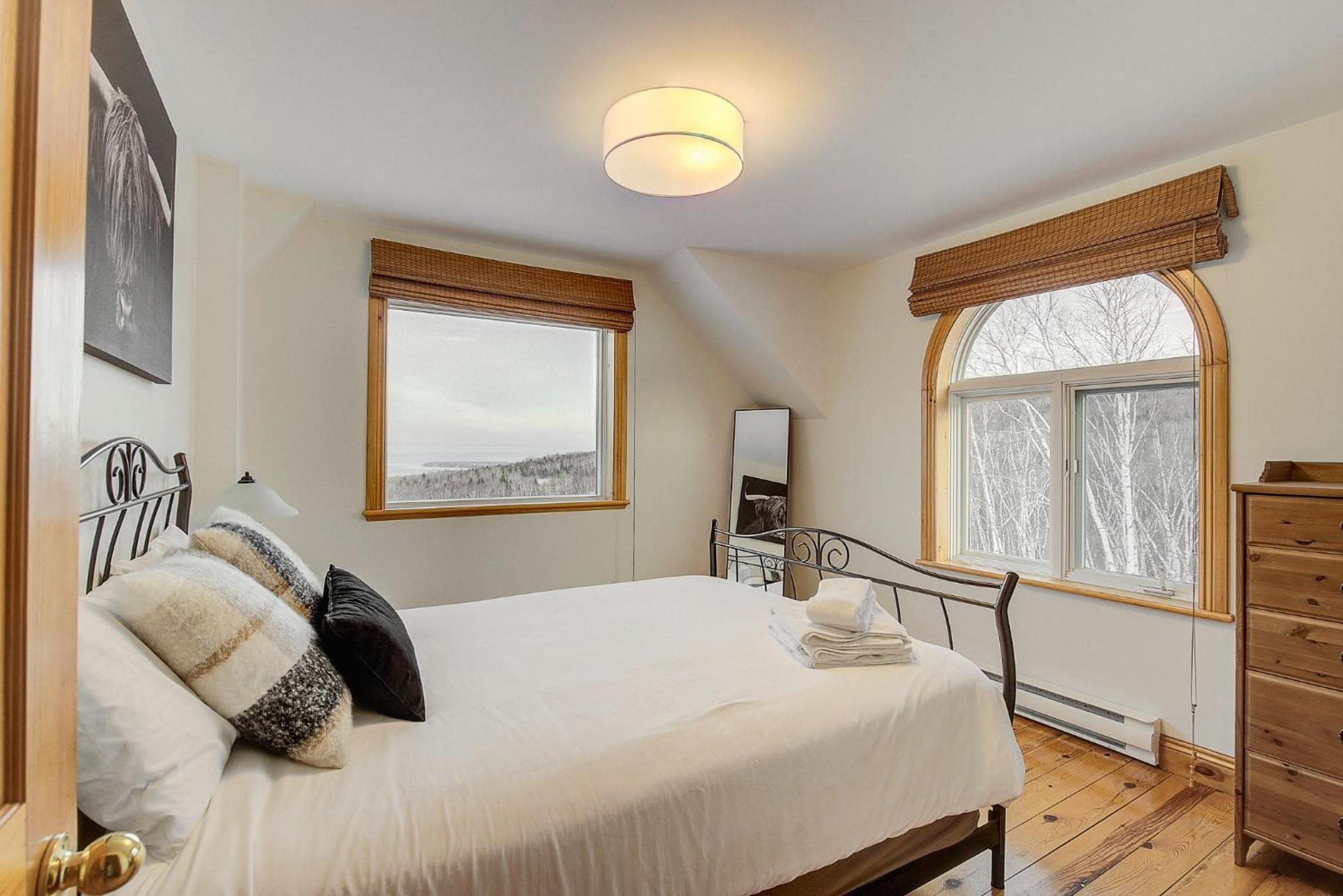 Вилла Gorgeous View 10 Min To Massif Hot Tub And Garage Бэ-Сен-Поль Экстерьер фото