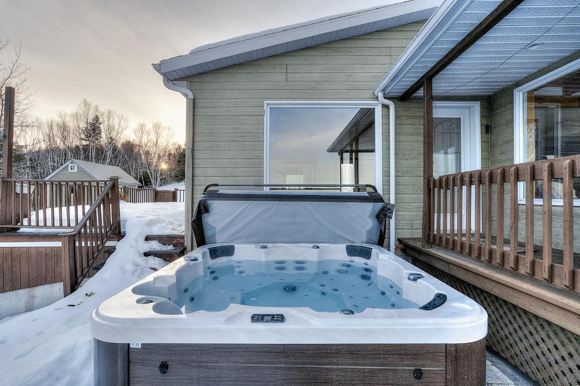 Вилла Gorgeous View 10 Min To Massif Hot Tub And Garage Бэ-Сен-Поль Экстерьер фото
