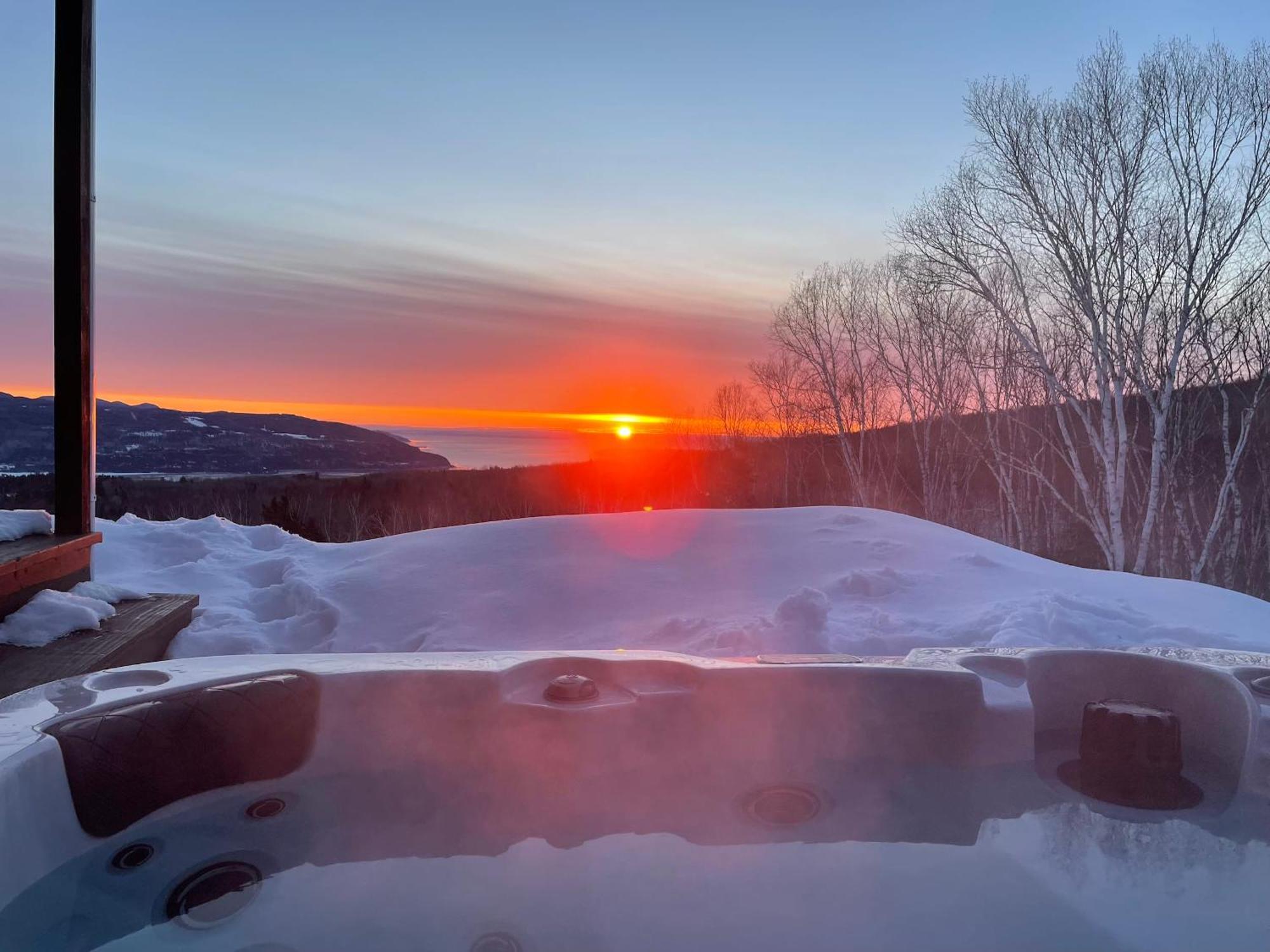 Вилла Gorgeous View 10 Min To Massif Hot Tub And Garage Бэ-Сен-Поль Экстерьер фото